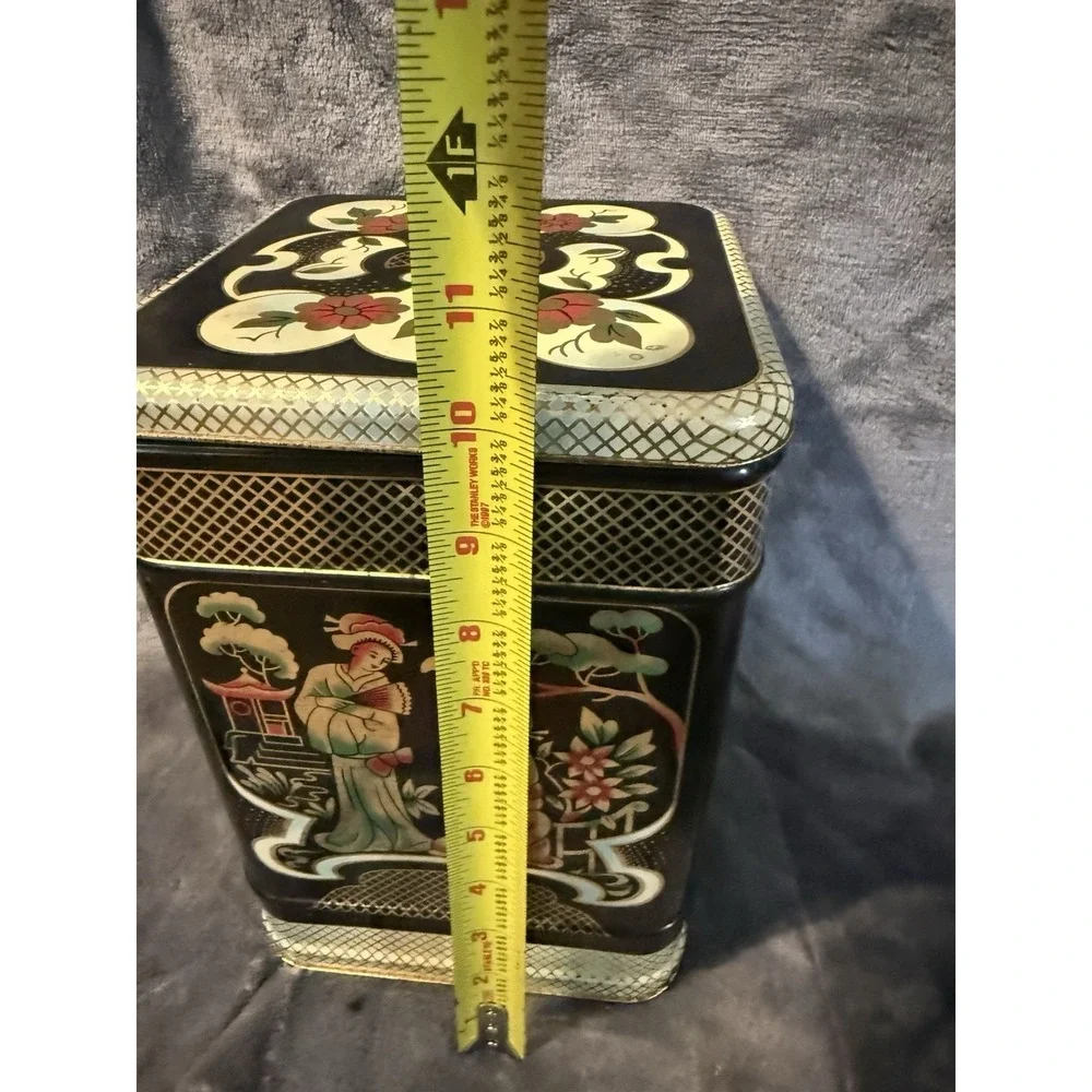 1970s Chinoiserie Designed‎ Metal Box With Attached Lid